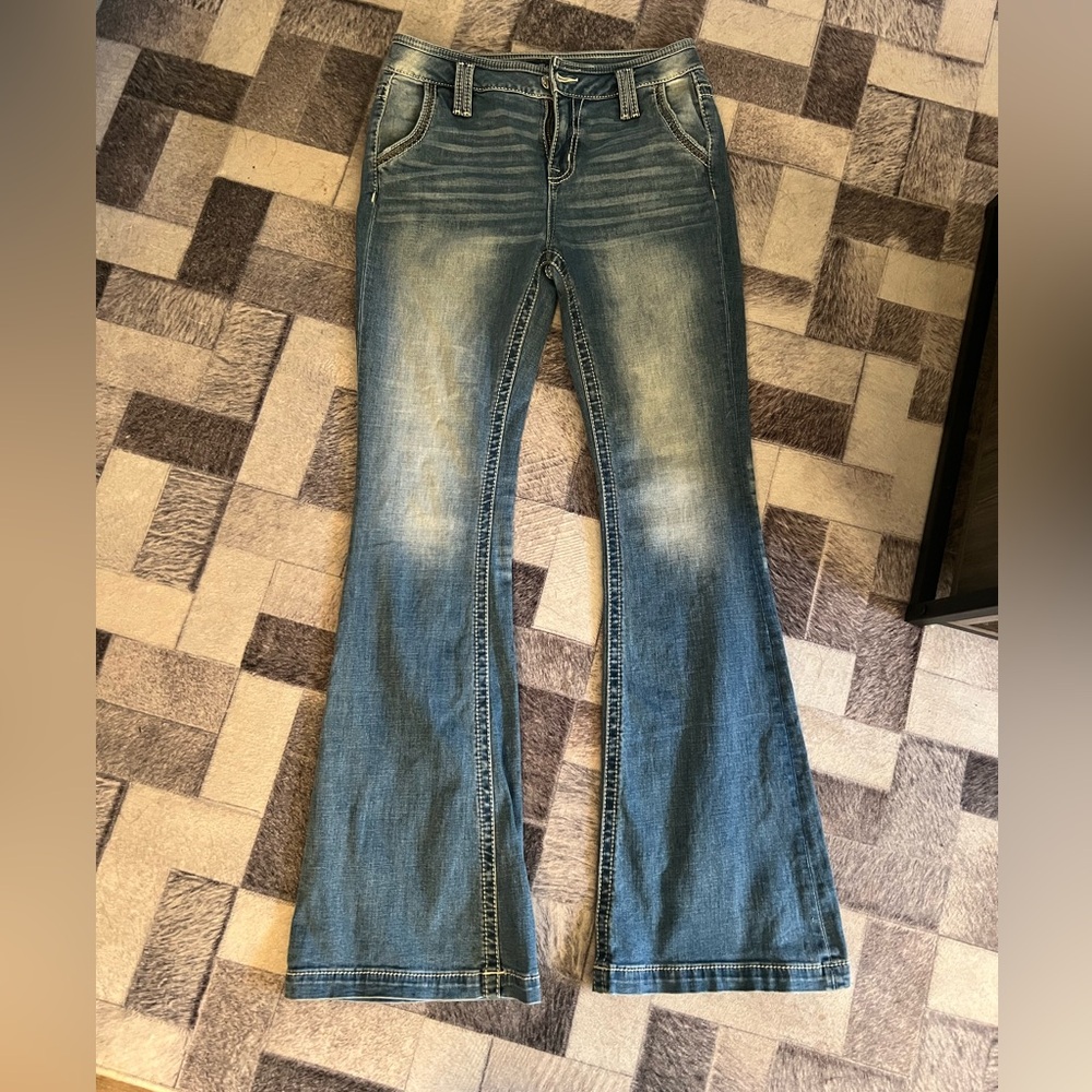 Women's Miss Me Flare Jean
#H5148F29